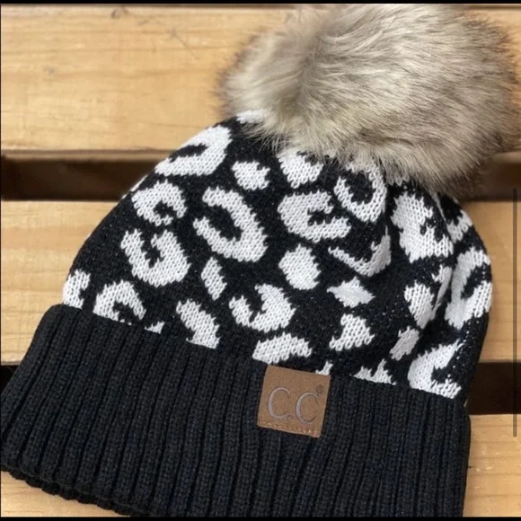 NWT Women’s C.C. Pom Beanie in Black & White Leopard - Picture 3 of 4